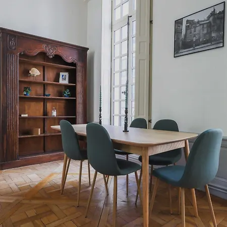 Exceptional - 2br 4p- Notre-dame Cathedral Apartment