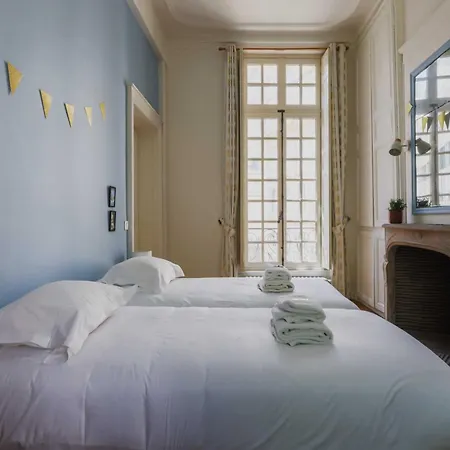 Exceptional - 2br 4p- Notre-dame Cathedral Apartment