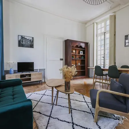 Exceptional - 2br 4p- Notre-dame Cathedral Apartment *